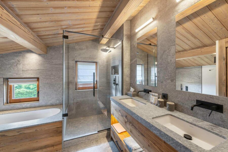 chalet-avalon-bathroom-bathtub-double-sink-shower-modern-luxury-megeve