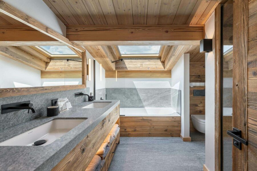 chalet-avalon-bathroom-double-sink-bathtub-bright-alpine-design-luxury-megeve