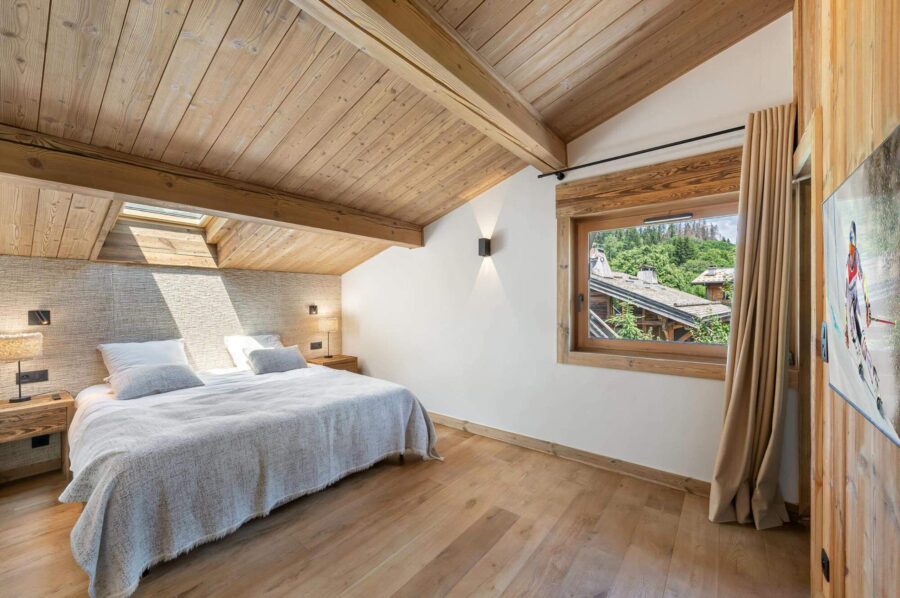 chalet-avalon-bedroom-scenic-alpine-view-elegant-interiors-luxury-megeve