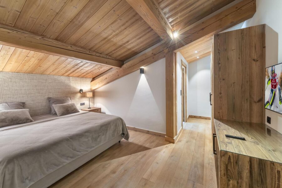 chalet-avalon-bedroom-tranquil-alpine-design-luxury-megeve