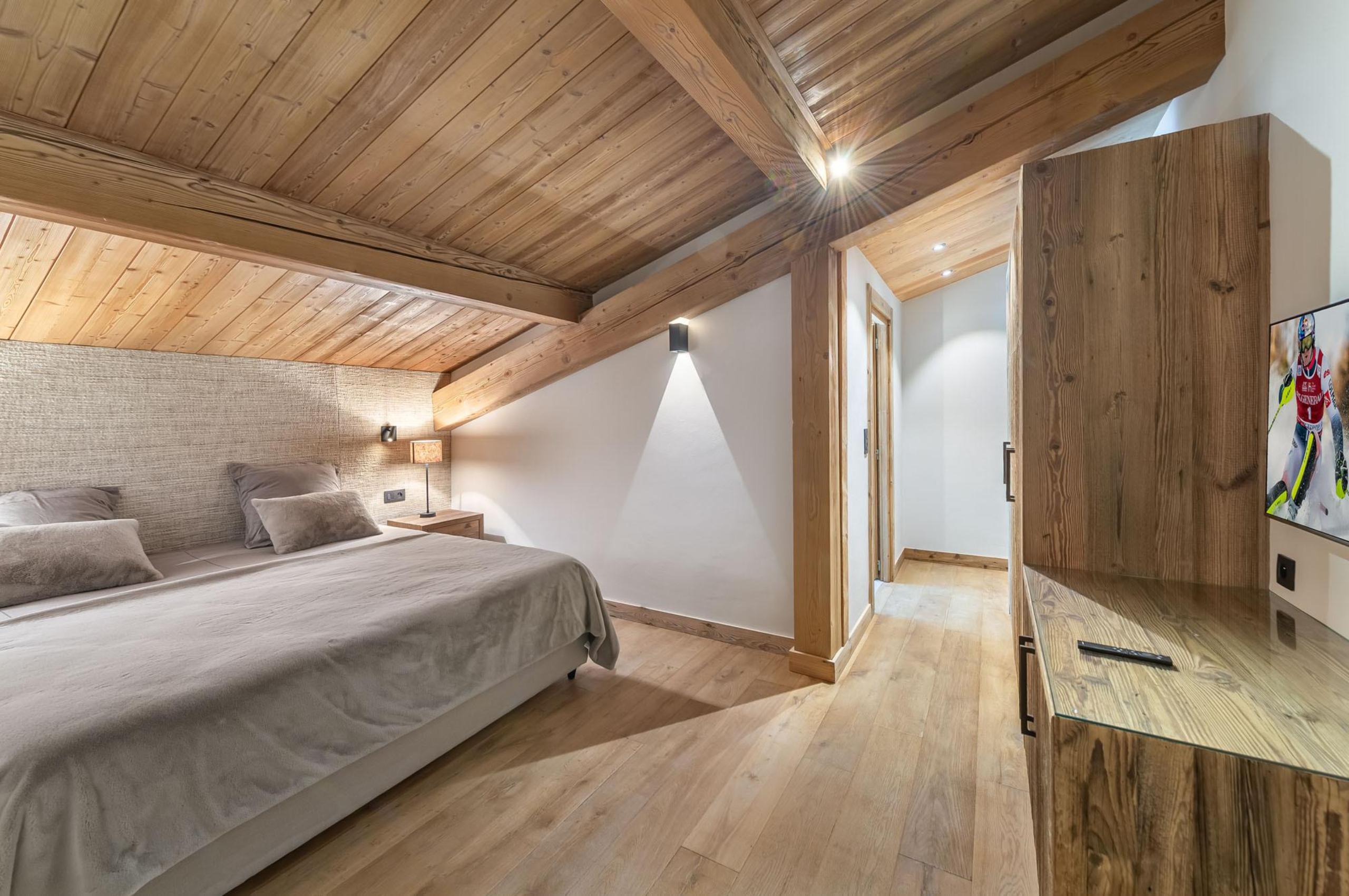 chalet-avalon-bedroom-tranquil-alpine-design-luxury-megeve