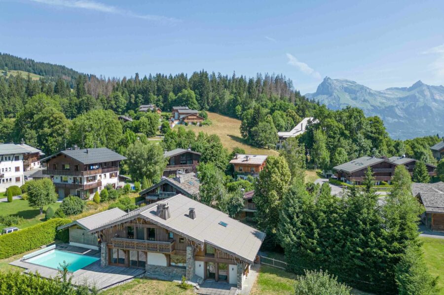 chalet-avalon-exterior-summer-mountain-view-retreat-luxury-megeve