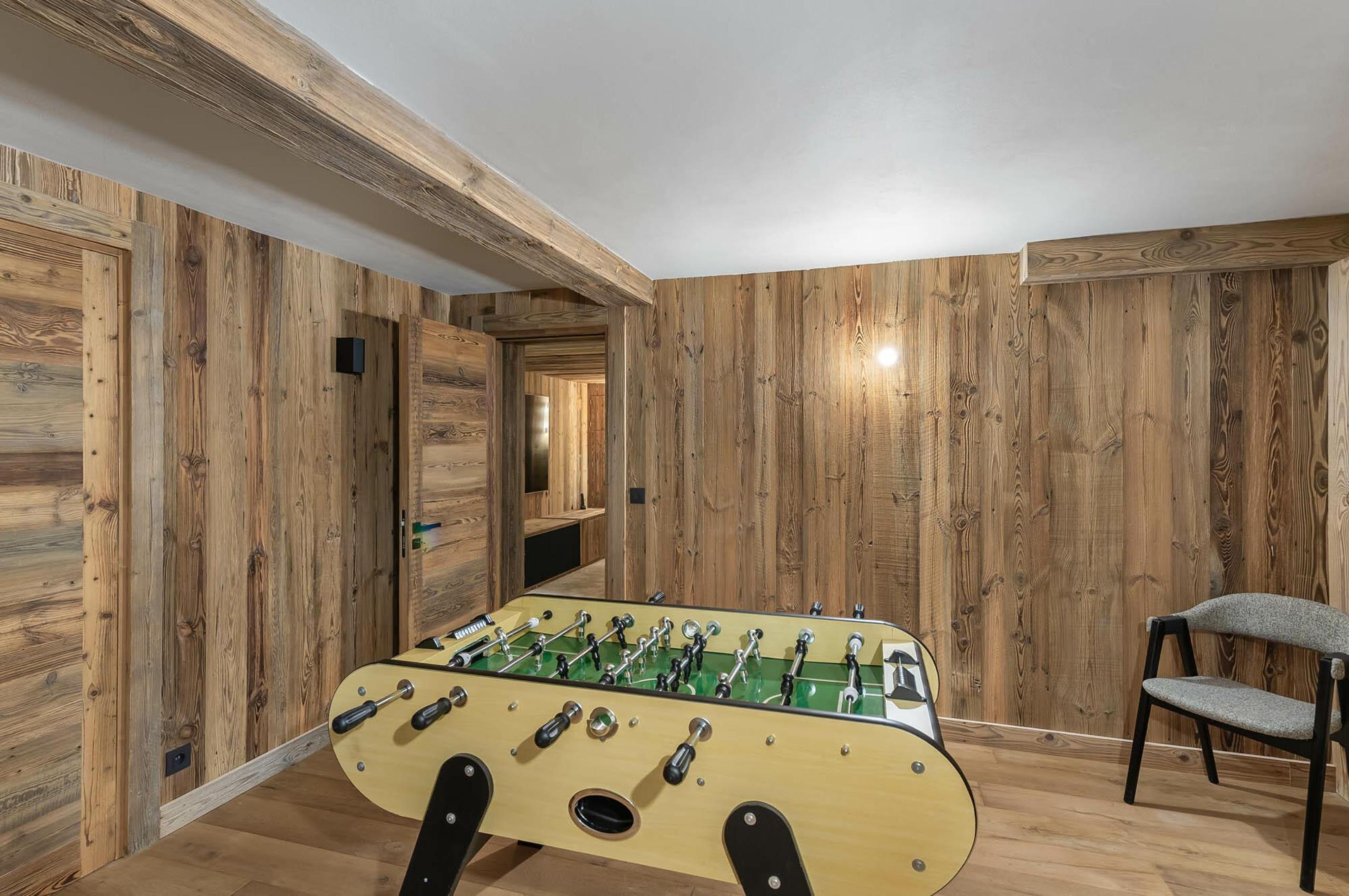 chalet-avalon-games-room-football-table-luxury-megeve