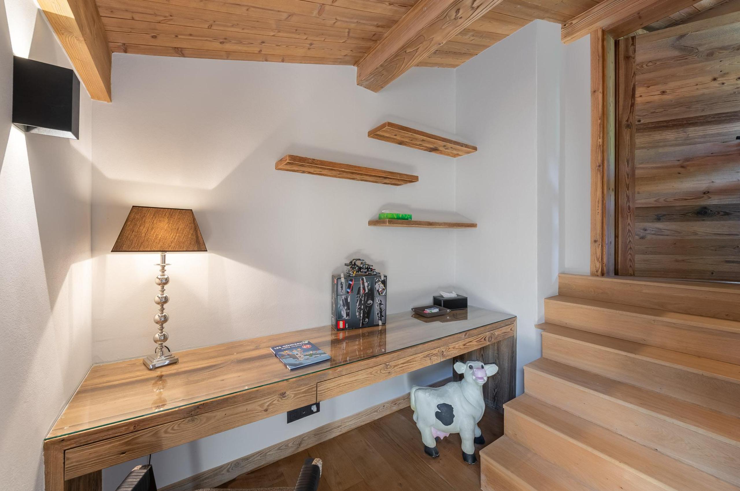 chalet-avalon-hallway-luxury-megeve