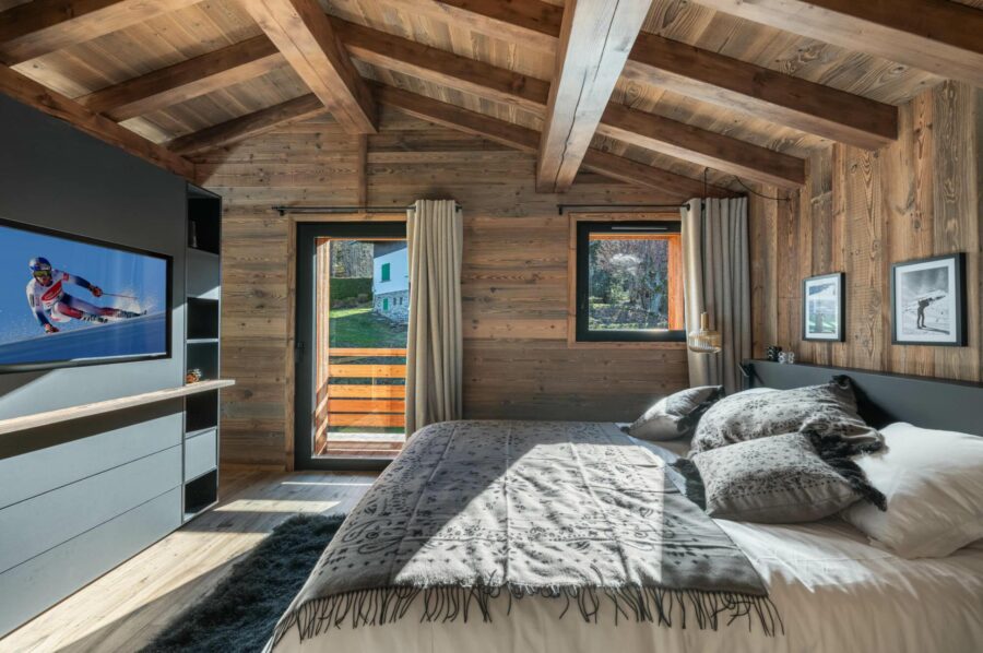 chalet-dila-bedroom-balcony-tv-elegant-design-luxury-megeve