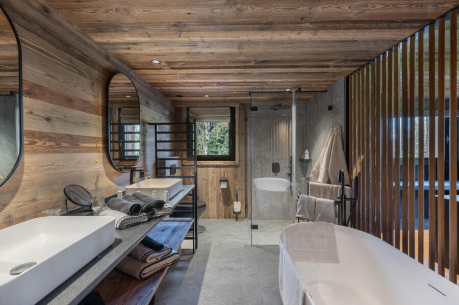 chalet-dila-ensuite-bathroom-bathtub-double-sink-shower-luxury-megeve