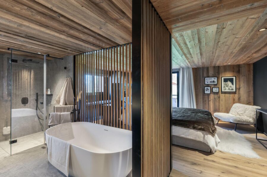 chalet-dila-ensuite-bathroom-bathtub-luxury-megeve