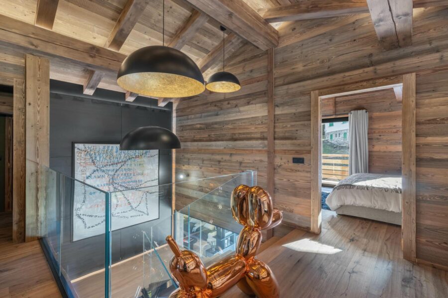 chalet-dila-hallway-landing-staircase-artwork-luxury-megeve