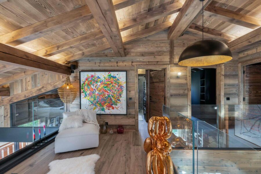 chalet-dila-mezzanine-hallway-artwork-modern-alpine-design-luxury-megeve