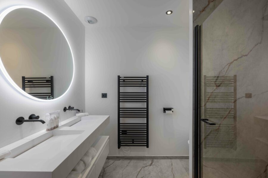 chalet-eira-bathroom-double-sink-shower-modern-luxury-megeve