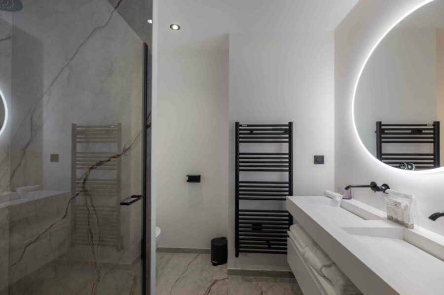 chalet-eira-bathroom-shower-double-sink-sleek-modern-design-luxury-megeve