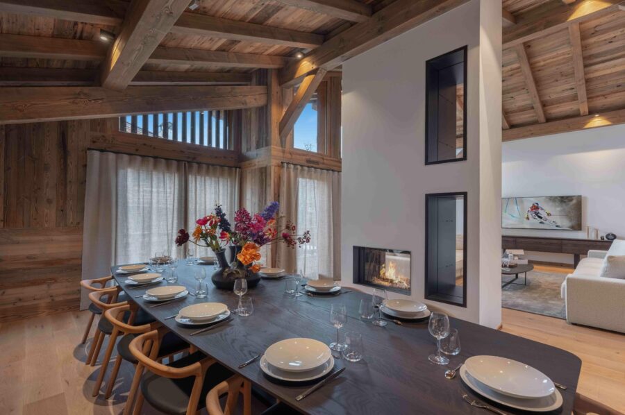 chalet-eira-dining-space-fireplace-openplan-modern-sleek-design-luxury-megeve