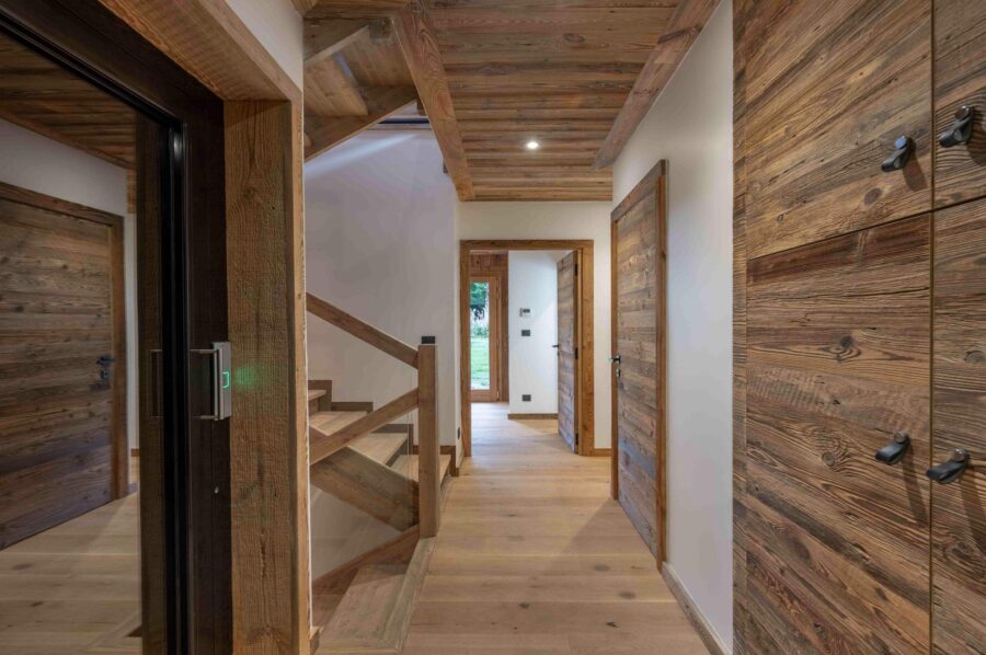 chalet-eira-hallway-staircase-luxury-alpine-retreat-megeve