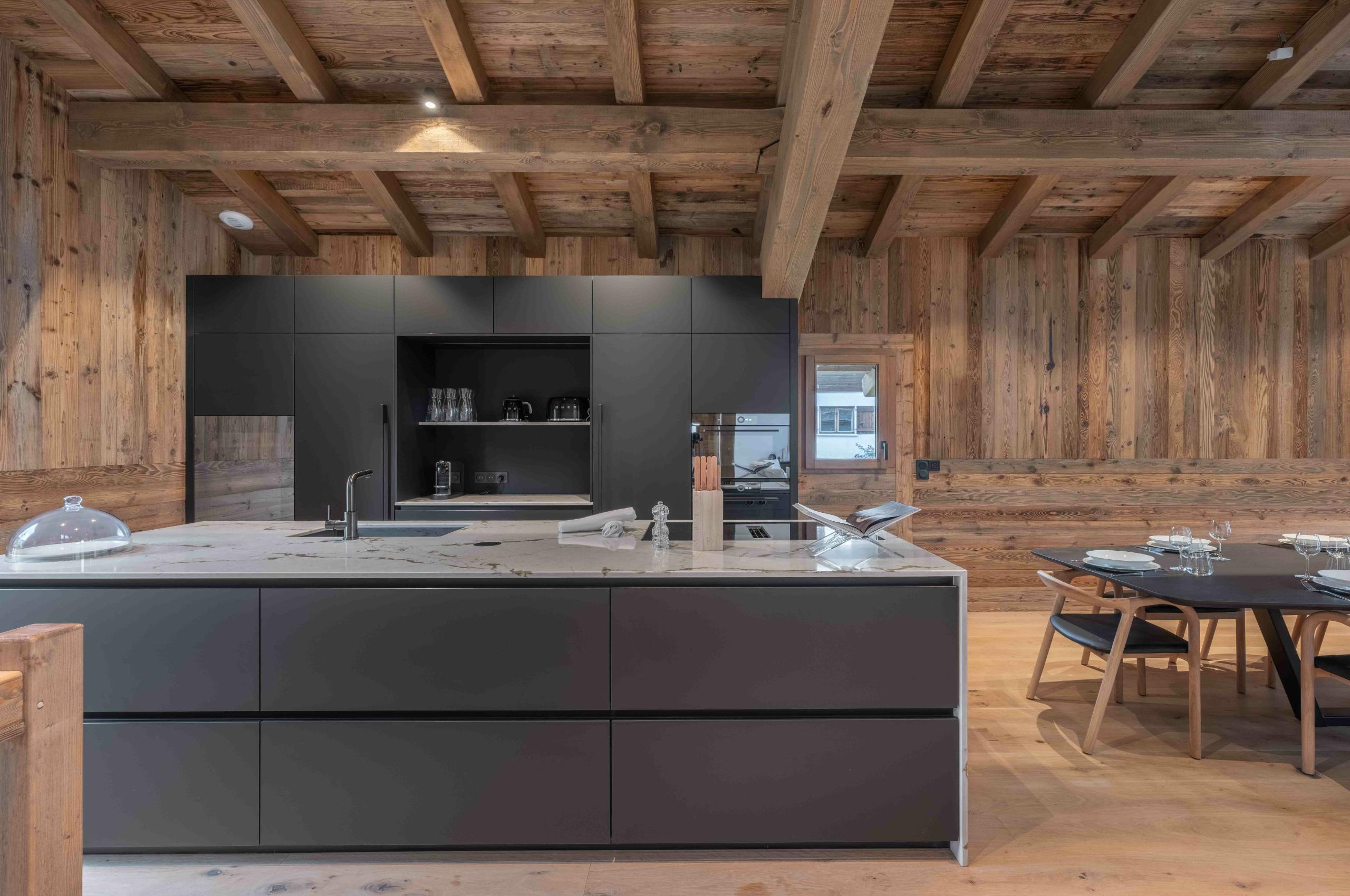 chalet-eira-kitchen-dining-area-openplan-sleek-modern-design-luxury-megeve