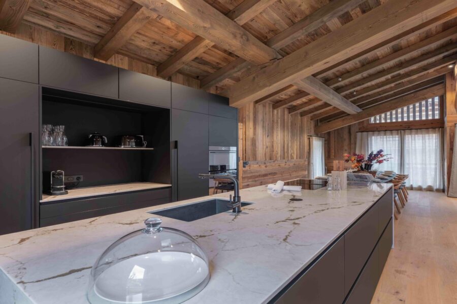 chalet-eira-kitchen-sleek-modern-design-openplan-luxury-megeve
