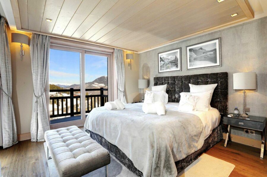 chalet-eve-bedroom-balcony-mountain-views-luxury-courchevel1650