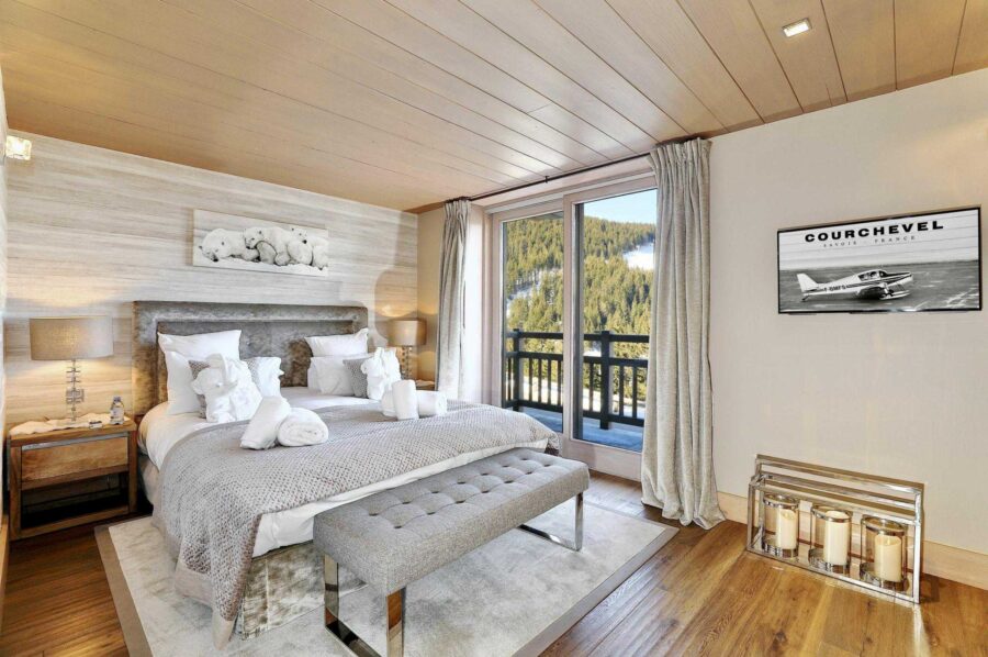 chalet-eve-bedroom-balcony-slope-views-luxury-courchevel1650