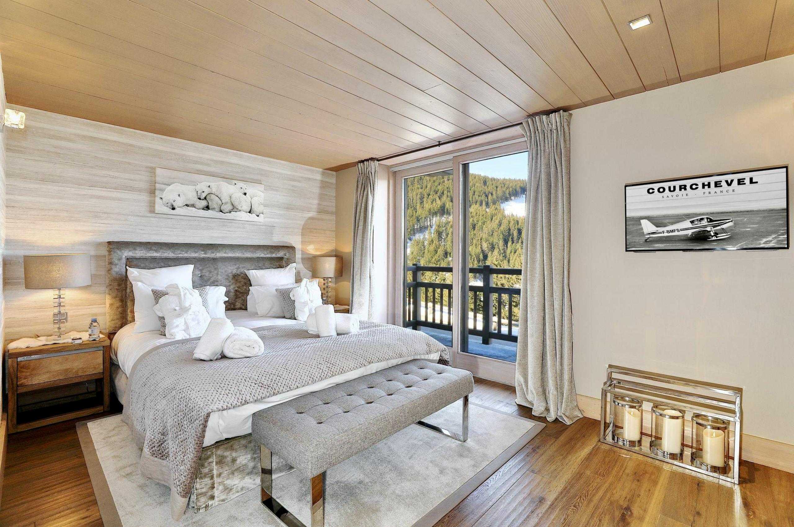 chalet-eve-bedroom-balcony-slope-views-luxury-courchevel1650