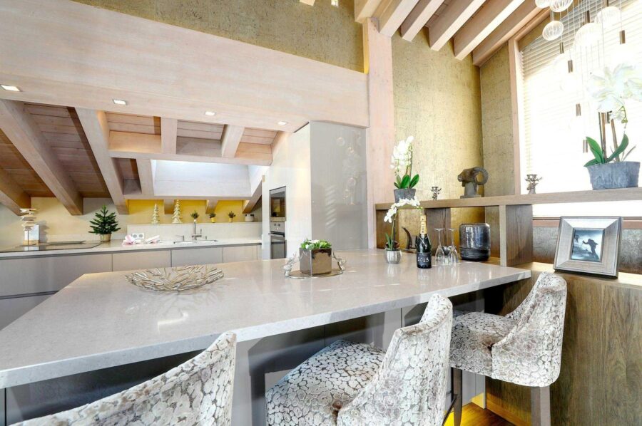 chalet-eve-kitchen-breakfast-bar-sleek-modern-design-luxury-courchevel1650