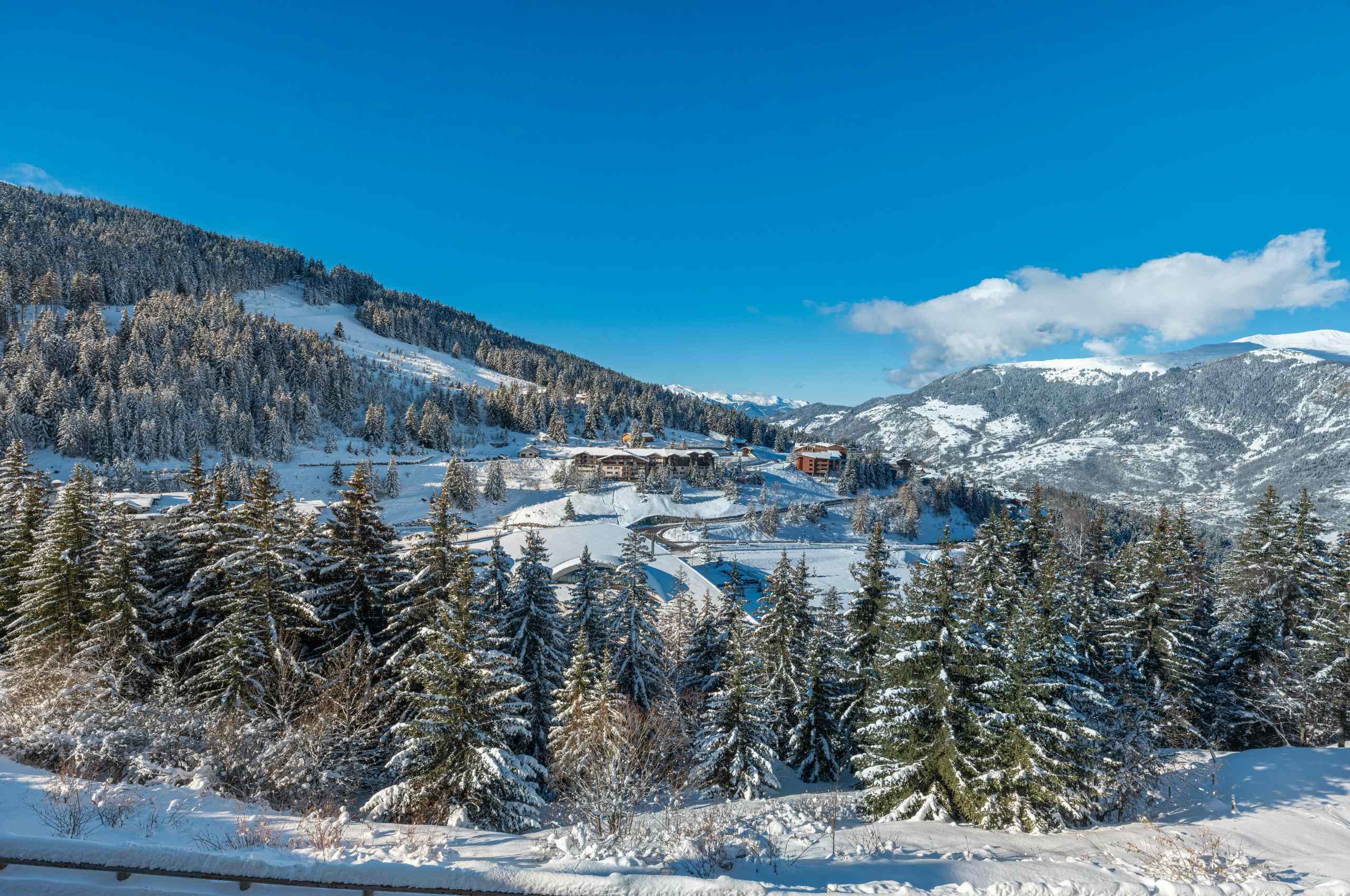 chalet-eve-scenic-slopeside-views-luxury-rental-retreat-courchevel1650