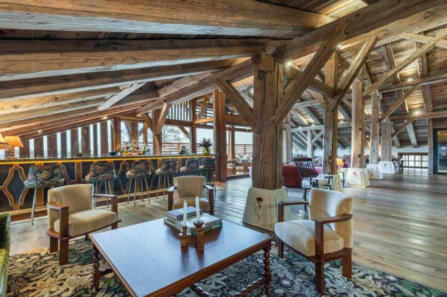 chalet-fern-bar-seating-openplan-living-area-luxury-interior-megeve