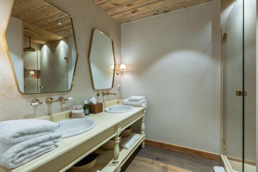 chalet-fern-bathroom-double-sink-shower-luxury-megeve