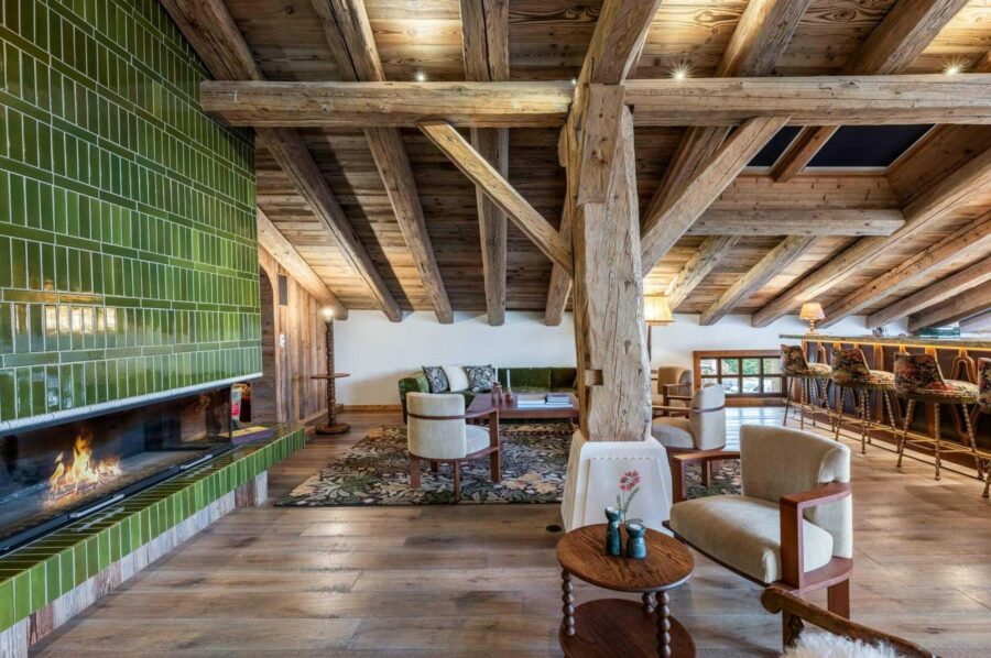 chalet-fern-fireplace-openplan-living-space-luxury-megeve