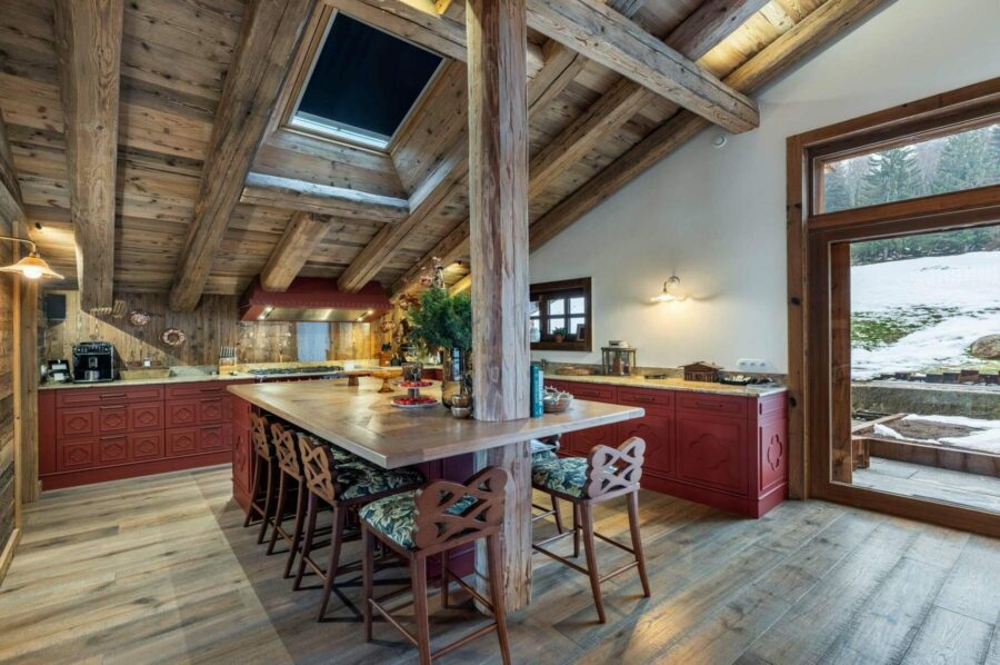 chalet-fern-kitchen-breakfast-bar-spacious-elegant-alpine-design-luxury-megeve