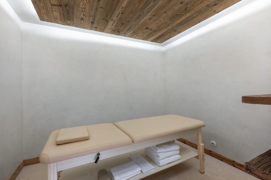 chalet-fern-massage-room-wellness-spa-luxury-megeve