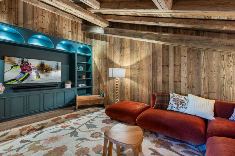 chalet-fern-tv-lounge-cosy-entertainment-luxury-megeve