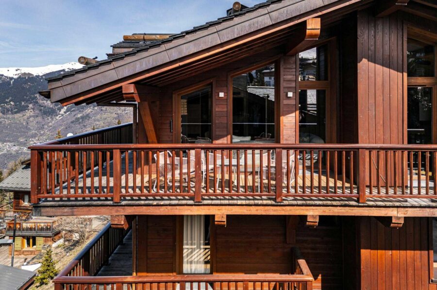 chalet-junie-exterior-balcony-luxury-alpine-retreat-courchevel1650