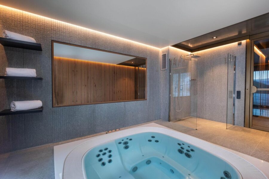 chalet-junie-indoor-jacuzzi-wellness-relaxation-luxury-courchevel1650
