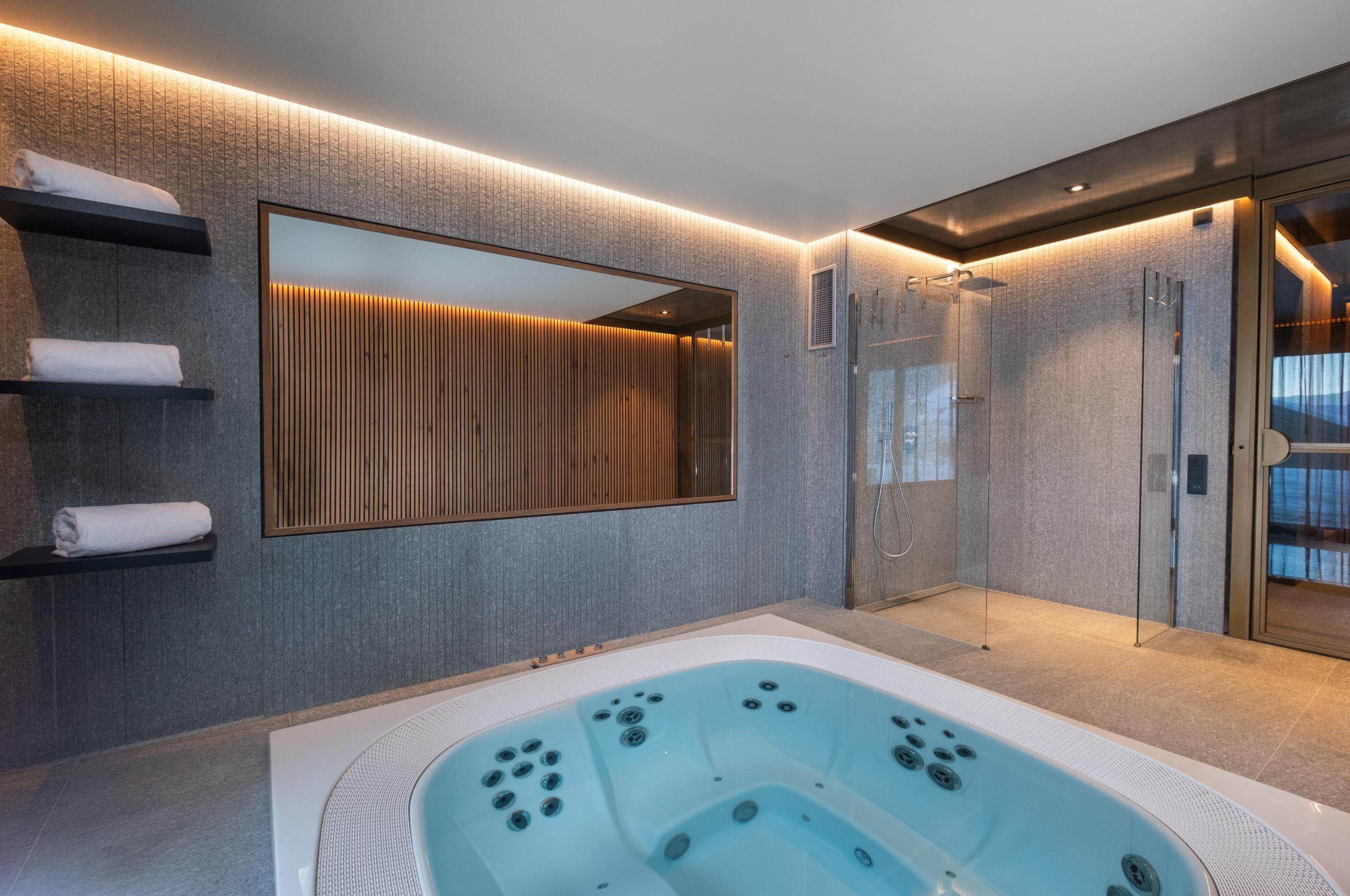 chalet-junie-indoor-jacuzzi-wellness-relaxation-luxury-courchevel1650