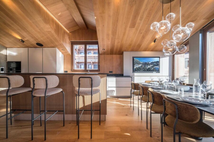 chalet-junie-kitchen-dining-area-breakfast-bar-elegant-modern-design-luxury-courchevel1650