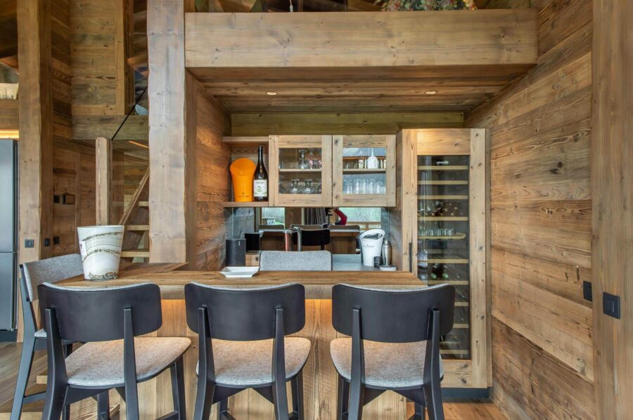 chalet-juno-bar-openplan-living-area-luxury-megeve