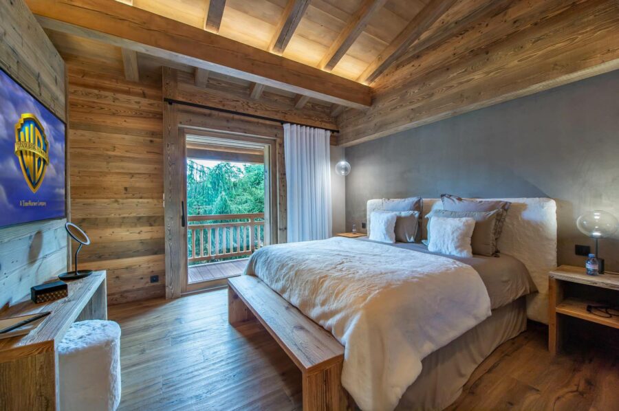 chalet-juno-bedroom-elegant-alpine-design-luxury-megeve