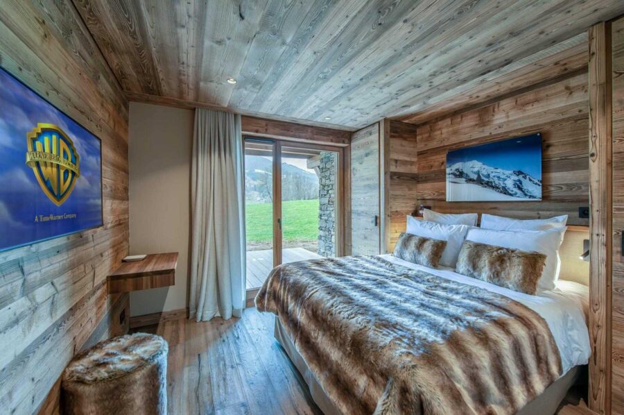 chalet-juno-bedroom-scenic-alpine-views-luxury-megeve