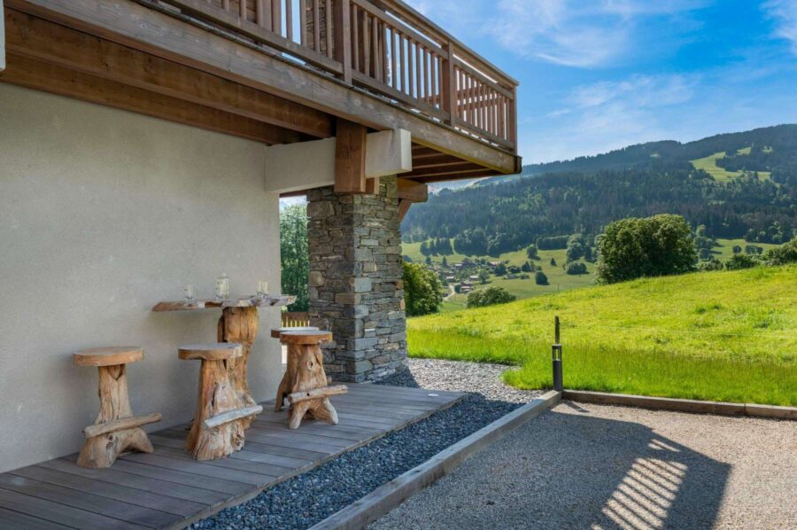 chalet-juno-garden-alfresco-seating-luxury-megeve