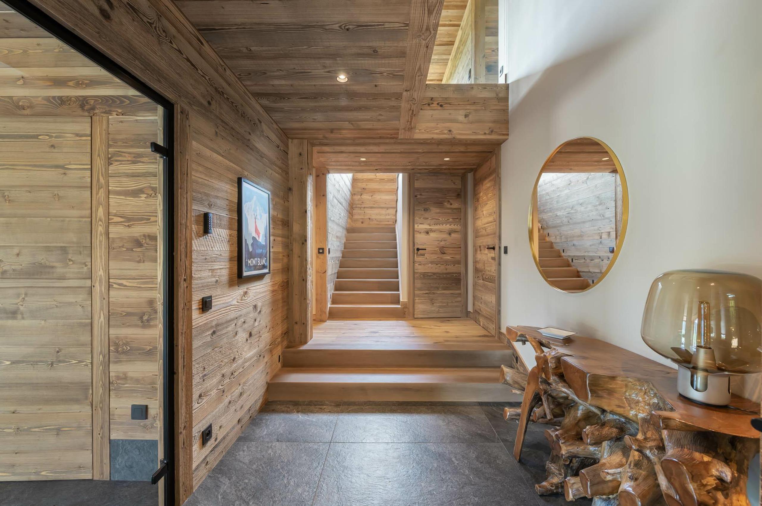 chalet-juno-hallway-entrance-luxury-alpine-retreat-megeve