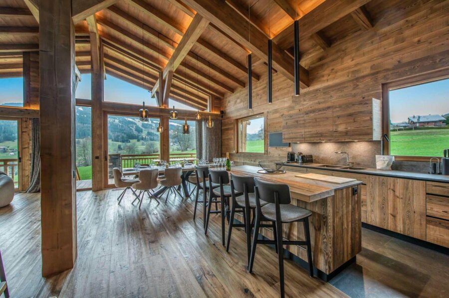 chalet-juno-kitchen-openplan-scenic-alpine-views-luxury-megeve