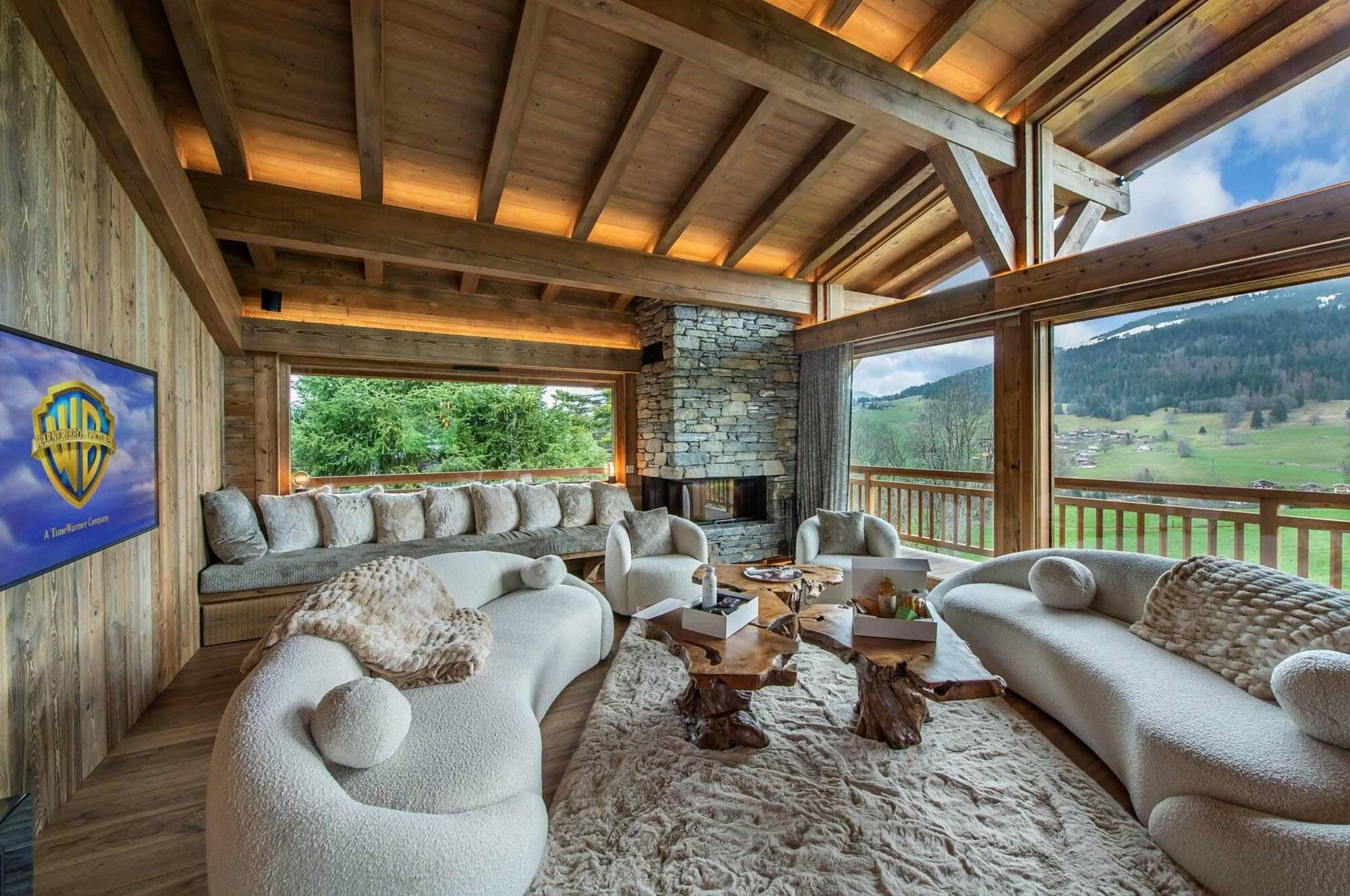 chalet-juno-mainpage-living-room-scenic-alpine-views-openplan-luxury-design-megeve