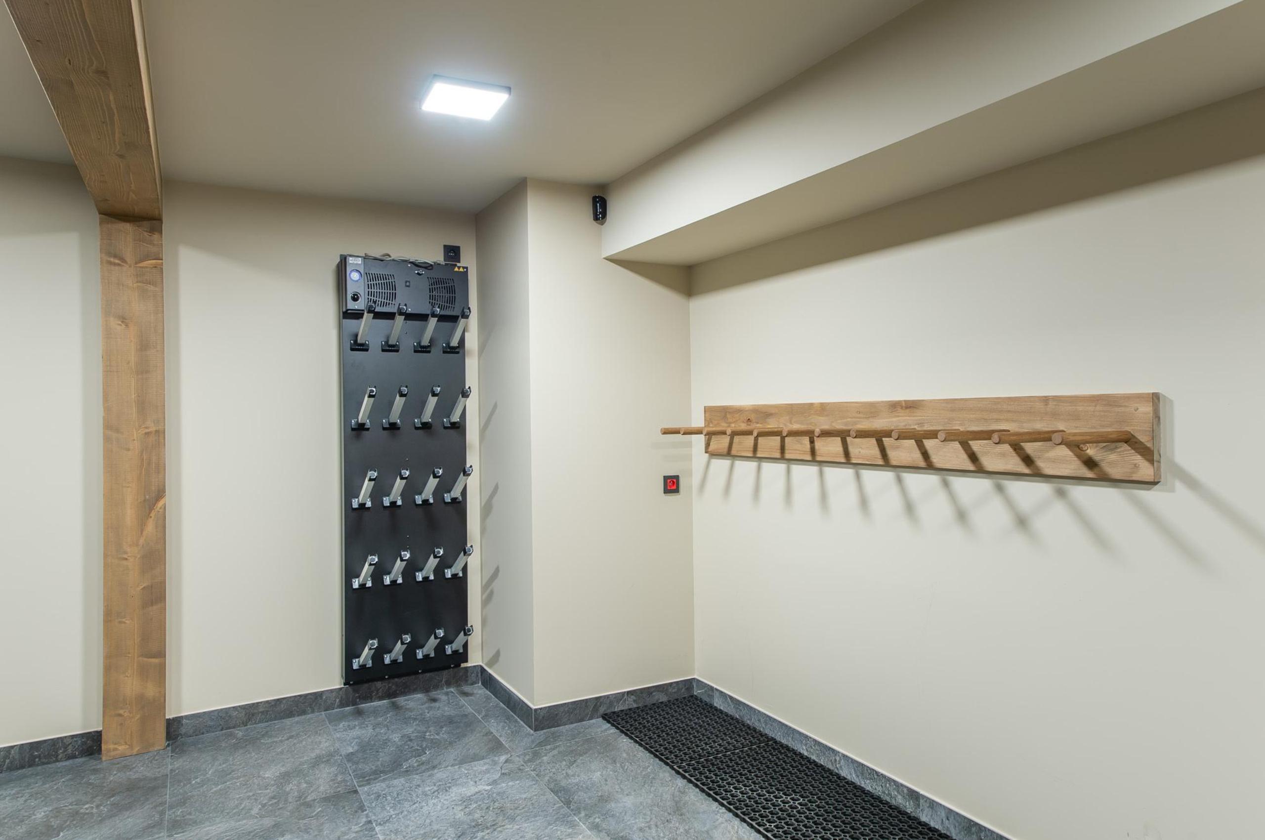 chalet-juno-ski-room-boot-storage-luxury-megeve