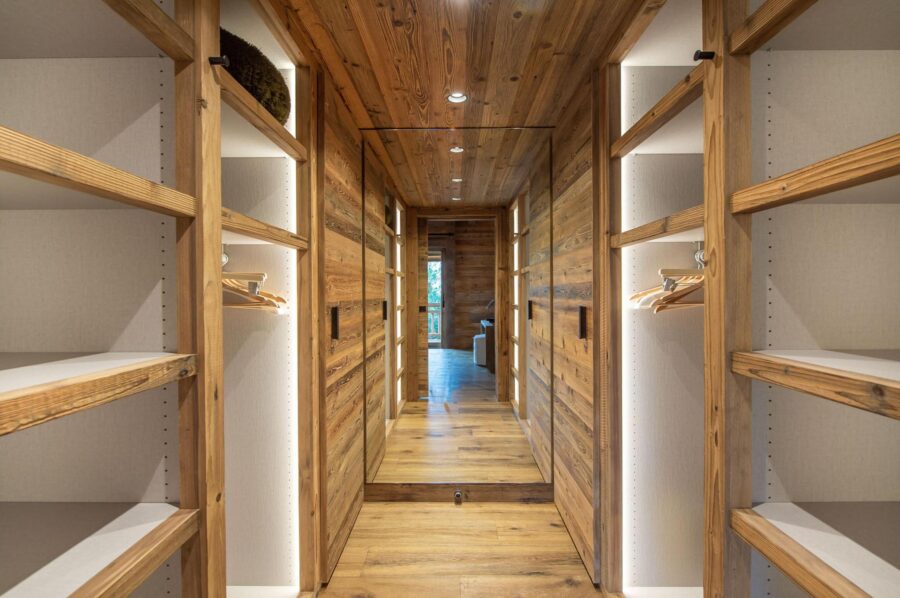 chalet-juno-wardrobe-dressing-area-luxury-megeve