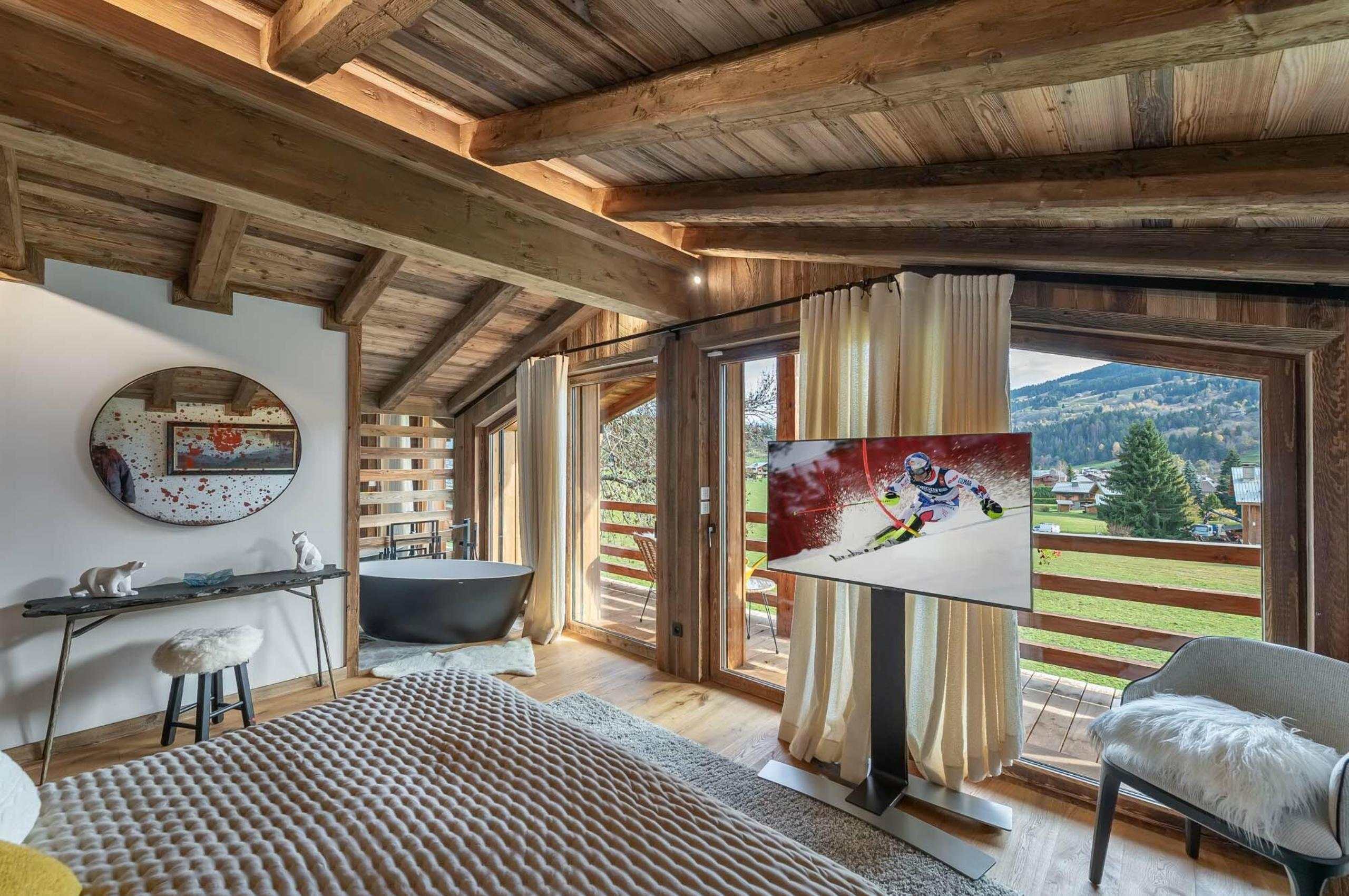 chalet-marnie-bedroom-balcony-bathtub-tv-luxury-megeve