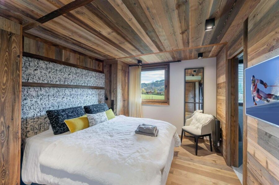 chalet-marnie-bedroom-tv-elegant-alpine-design-luxury-megeve