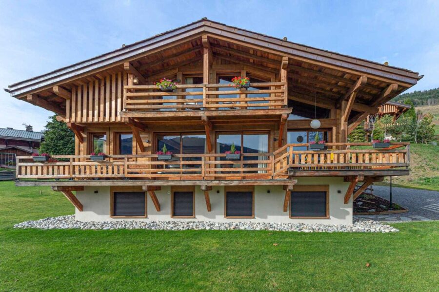 chalet-marnie-exterior-garden-summer-luxury-alpine-rental-retreat-megeve