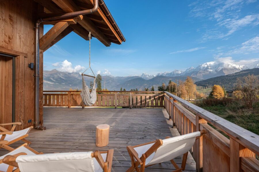 chalet-sadie-balcony-mountain-views-luxury-retreat-megeve