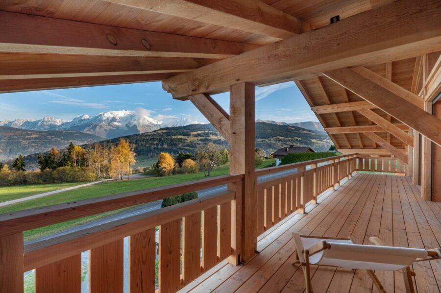 chalet-sadie-balcony-scenic-mountain-views-luxury-retreat-megeve
