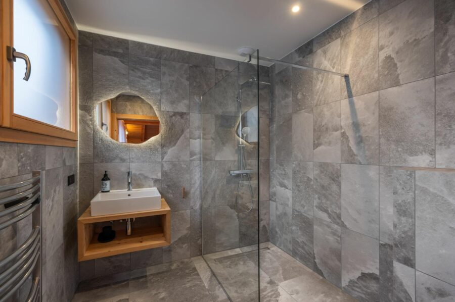 chalet-sadie-bathroom-shower-sleek-modern-design-luxury-megeve