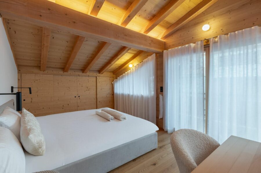 chalet-sadie-bedroom-serene-elegant-design-luxury-megeve